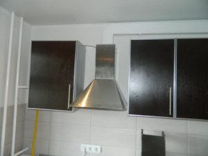 Установка вытяжки на кухне в Ломоносове